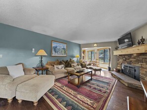 Leilighet, 2 soverom | Oppholdsområde | Smart-TV