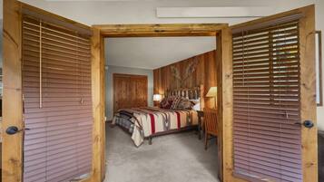 Condo, 2 Bedrooms | 2 bedrooms, laptop workspace, iron/ironing board, free WiFi