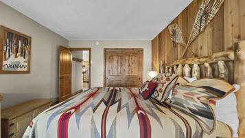 2 bedrooms, laptop workspace, iron/ironing board, free WiFi