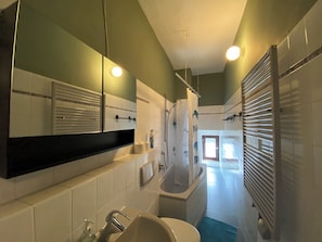 Shared Dormitory, 1 Bedroom, Smoking | Bathroom - Room-zimmer mit Stuck in Co-living Apart (Offenbach am Main)