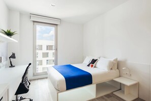 Executive Studio | Blackout drapes, iron/ironing board, free WiFi, bed sheets - Soto House (Pamplona)