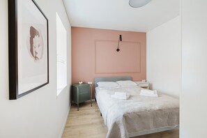 2 bedrooms, desk, iron/ironing board, WiFi