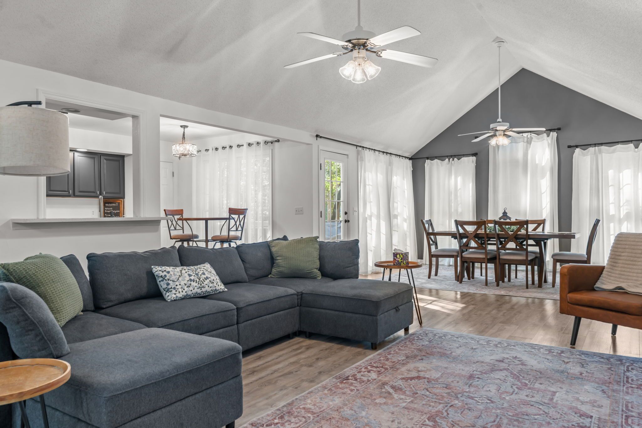 Smart TV, computer monitors