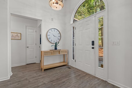 Interior. Cozy Carolina Trace 3BR w/ Relaxing Golf Course Views - Deck & Fire Table