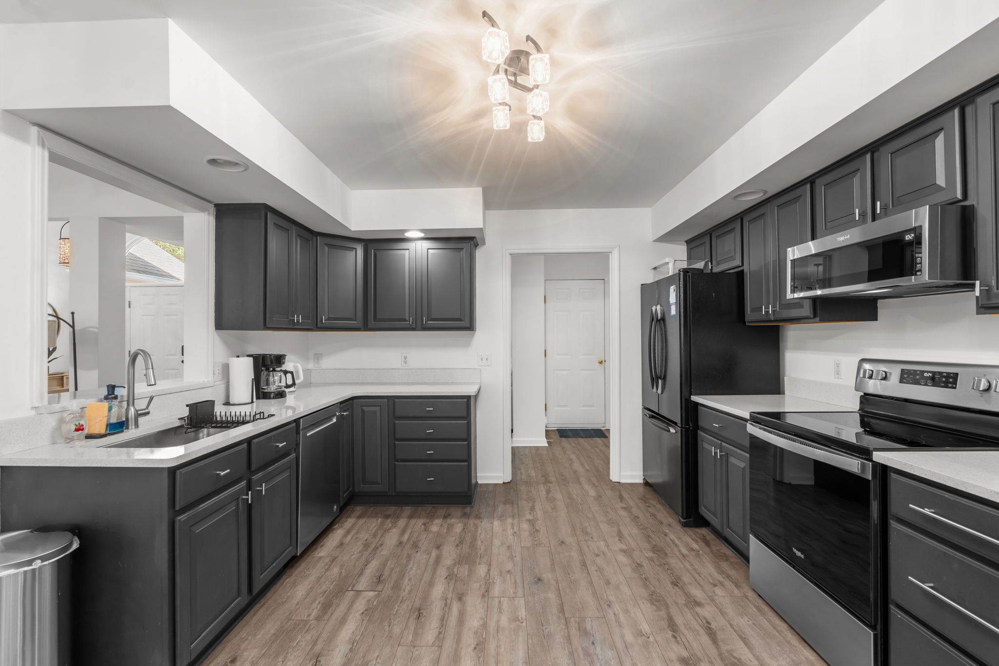 冰箱、微波炉、烤箱、炉灶