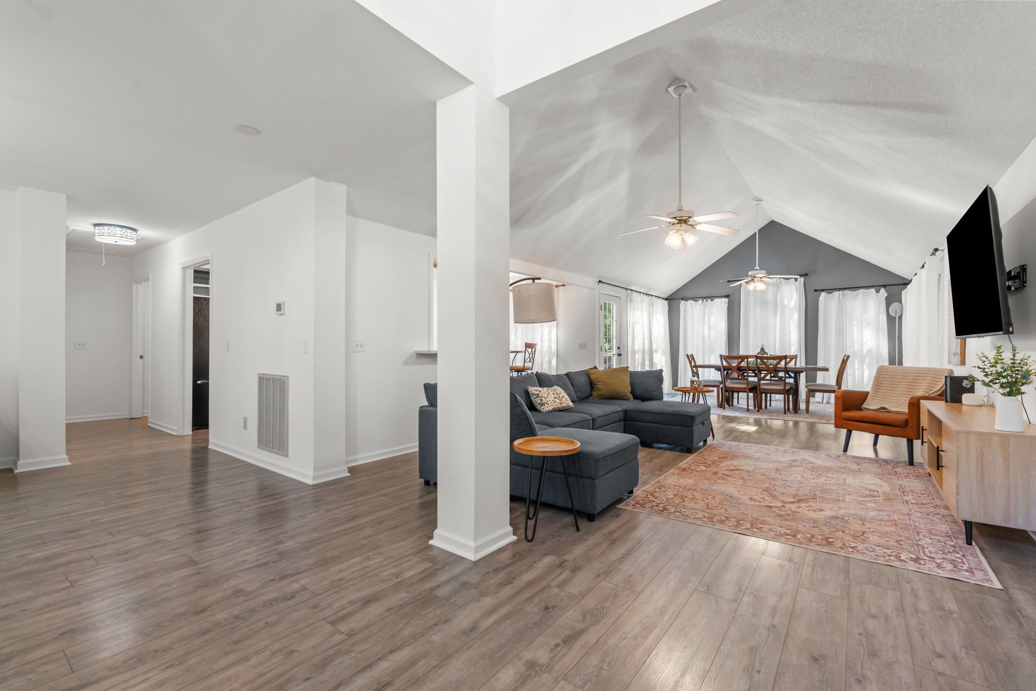 智能电视、电脑显示器