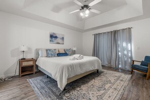 3 quartos, cofres nos quartos, escrivaninha