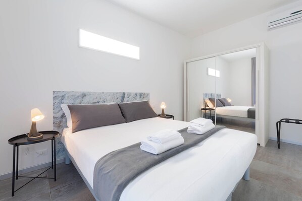 1 bedroom, iron/ironing board, travel crib, WiFi