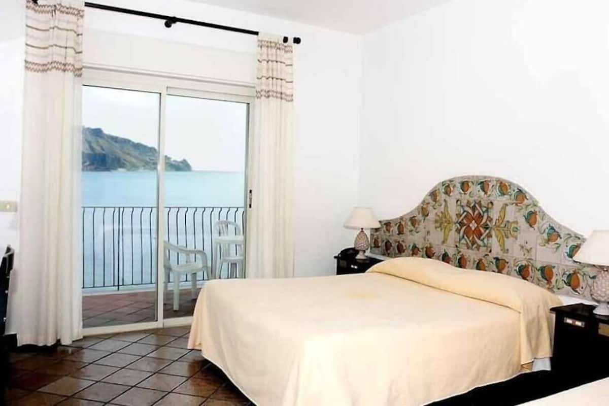 Superior Room, Sea View | 1 bedroom, in-room safe, individually decorated, individually furnished