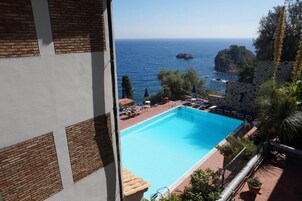 Seasonal outdoor pool, pool umbrellas, sun loungers