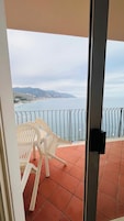 Deluxe Room, 1 Bedroom, Sea View | In-room safe, individually decorated, individually furnished, desk