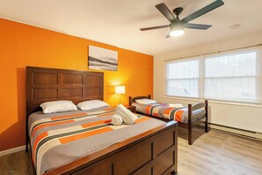 5 bedrooms, iron/ironing board, WiFi, bed sheets - Spacious 5-bedroom house with WiFi, AC in lovely Lake Harmony (Lake Harmony)