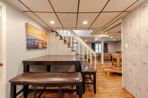 Interior - Spacious 5-bedroom house with WiFi, AC in lovely Lake Harmony (Lake Harmony)