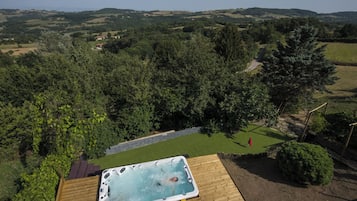 Bain à remous extérieur