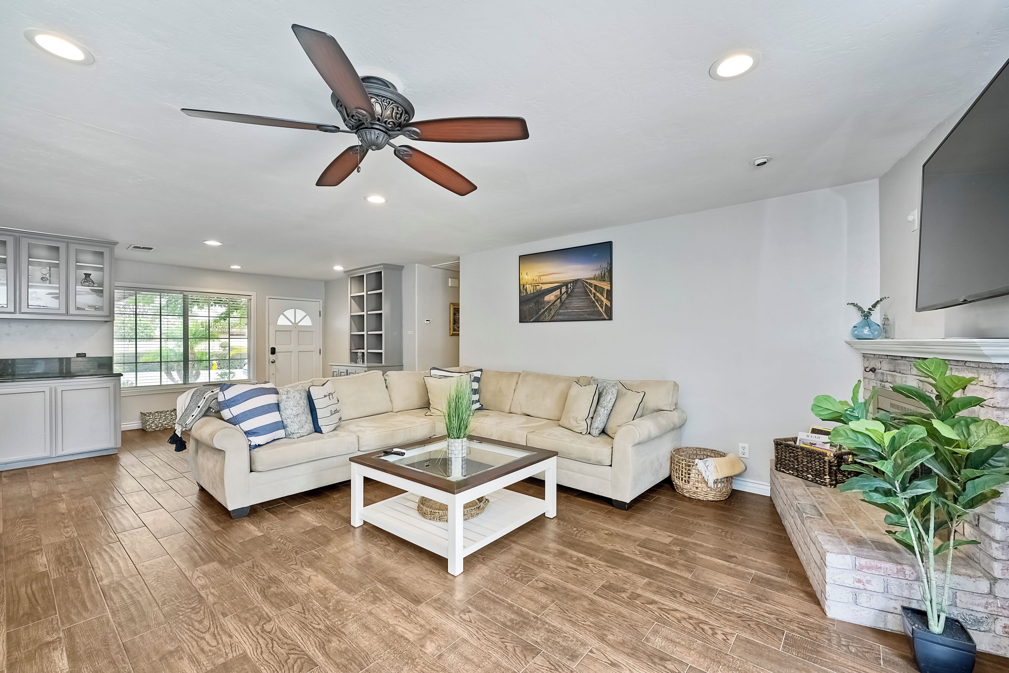 Carlsbad Charm – 3 BDR Stunner w/ Spacious Back Yard, Pet Friendly!