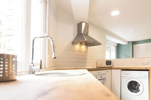 Fridge, microwave, oven, dishwasher - Three Bedroom Apartment (Valdoviño)