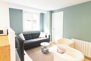 TV - Three Bedroom Apartment (Valdoviño)