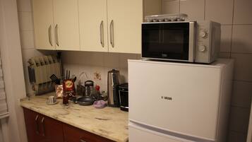 Fridge, microwave, electric kettle, cookware/dishes/utensils