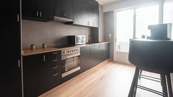 Réfrigérateur, micro-ondes, four