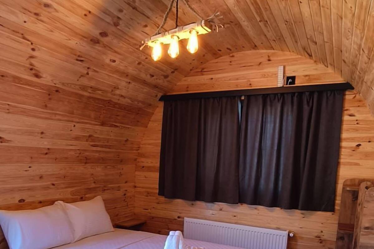 1 Schlafzimmer, Schreibtisch, laptopgeeigneter Arbeitsplatz