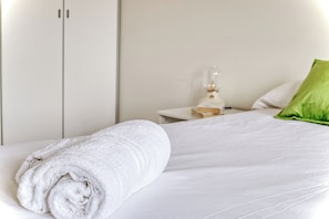 2 bedrooms, free WiFi, bed sheets - Balilla30; Spacious 2 BR APT next to city center (Milano)