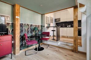 Køleskab, mikrobølgeovn, ovn, kogeplade