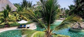 Beachside 2-bedroom cottage in beach resort with AC, Wi-Fi, Restaurant & Bar 
