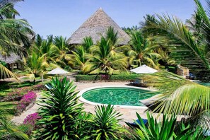 Pool - Beachside 2-bedroom cottage in beach resort with AC, Wi-Fi, Restaurant & Bar  (Malindi)