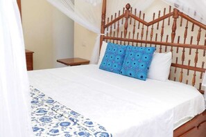 2 bedrooms, iron/ironing board, WiFi, bed sheets - Beachside 2-bedroom cottage in beach resort with AC, Wi-Fi, Restaurant & Bar  (Malindi)