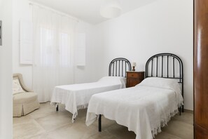 2 bedrooms, iron/ironing board, free WiFi, bed sheets