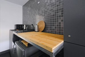 Fridge, microwave, stovetop, coffee/tea maker