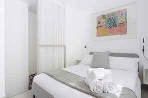 2 bedrooms, desk, iron/ironing board, free WiFi