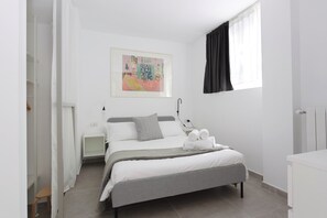2 Schlafzimmer, Schreibtisch, Bügeleisen/Bügelbrett, kostenloses WLAN