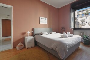 1 bedroom, desk, free WiFi, bed sheets