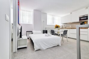 1 bedroom, desk, iron/ironing board, free WiFi - Ravizza S1 - One Bedroom Apartment, Sleeps 3 (Milano)