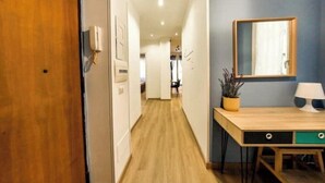 Interior - Chic Modern 2-Bedroom near Metro (Roma)