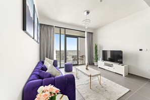 TV - Elegant 1 bedroom in Creek Edge (Creek Harbour)