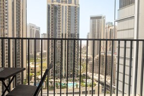 Outdoor dining - Elegant 1 bedroom in Creek Edge (Creek Harbour)