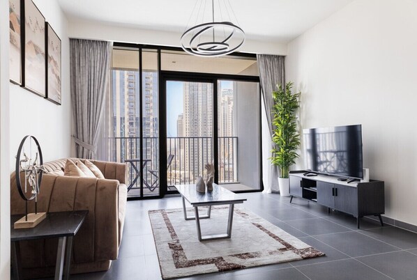 TV - Elegant 1 bedroom in Creek Edge (Creek Harbour)