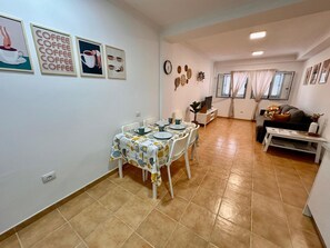 Dining - Serene Sardine (Sardina)