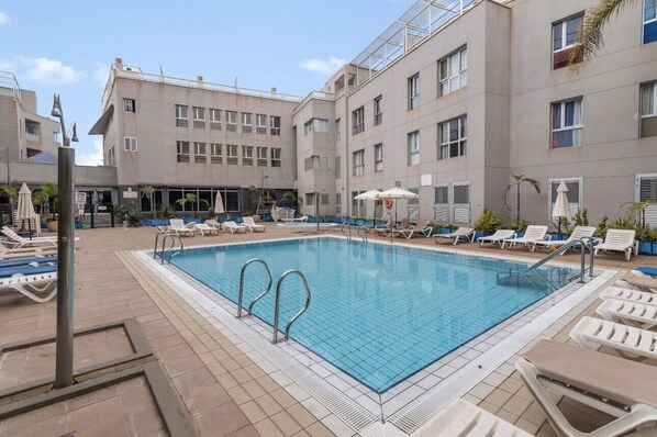 Pool - Serene Sardine (Sardina)