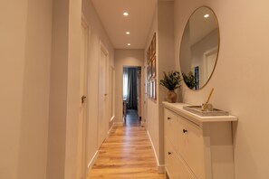 Interior - Cozy 2-bedroom apartment in welcoming Barcelona with AC, WiFi (Barcelona)