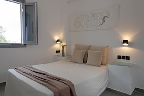 Free WiFi, bed sheets - Perissa Blue Dome Rooms (Santorini)