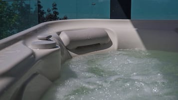 Luxury Penthouse, Hot Tub | 2 bedrooms, in-room safe, soundproofing, free WiFi