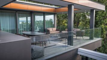 Penthouse Luxe, bain Ă remous | Balcon