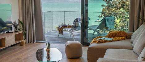 Deluxe Apartment, Balcony, Lake View | Living area