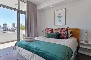 2 dormitoris, escriptori, planxa i posts de planxar i wifi 