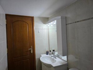 Hair dryer, towels, soap, shampoo - Modern apartment in Sitia, Crete! (Sitia)