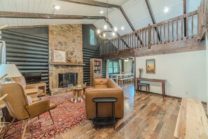 Smart TV, fireplace, DVD player, books