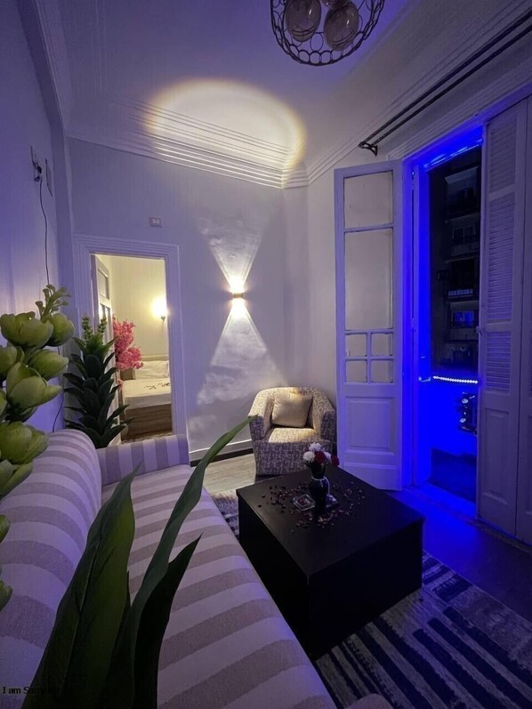 Deluxe-Apartment, Balkon, Stadtblick | 1 Schlafzimmer, Verdunkelungsvorhänge, schallisolierte Zimmer